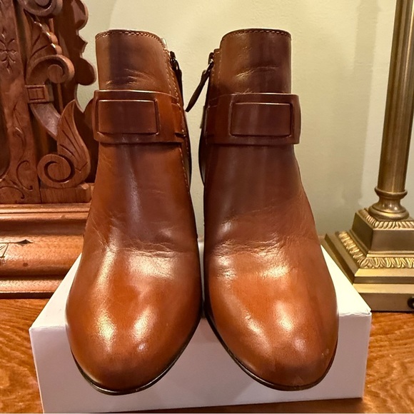 Tory Burch Colton 85MM Almond Brown Leather 3.25”Heel Booties Size 5 MSRP $495 - Picture 11 of 13